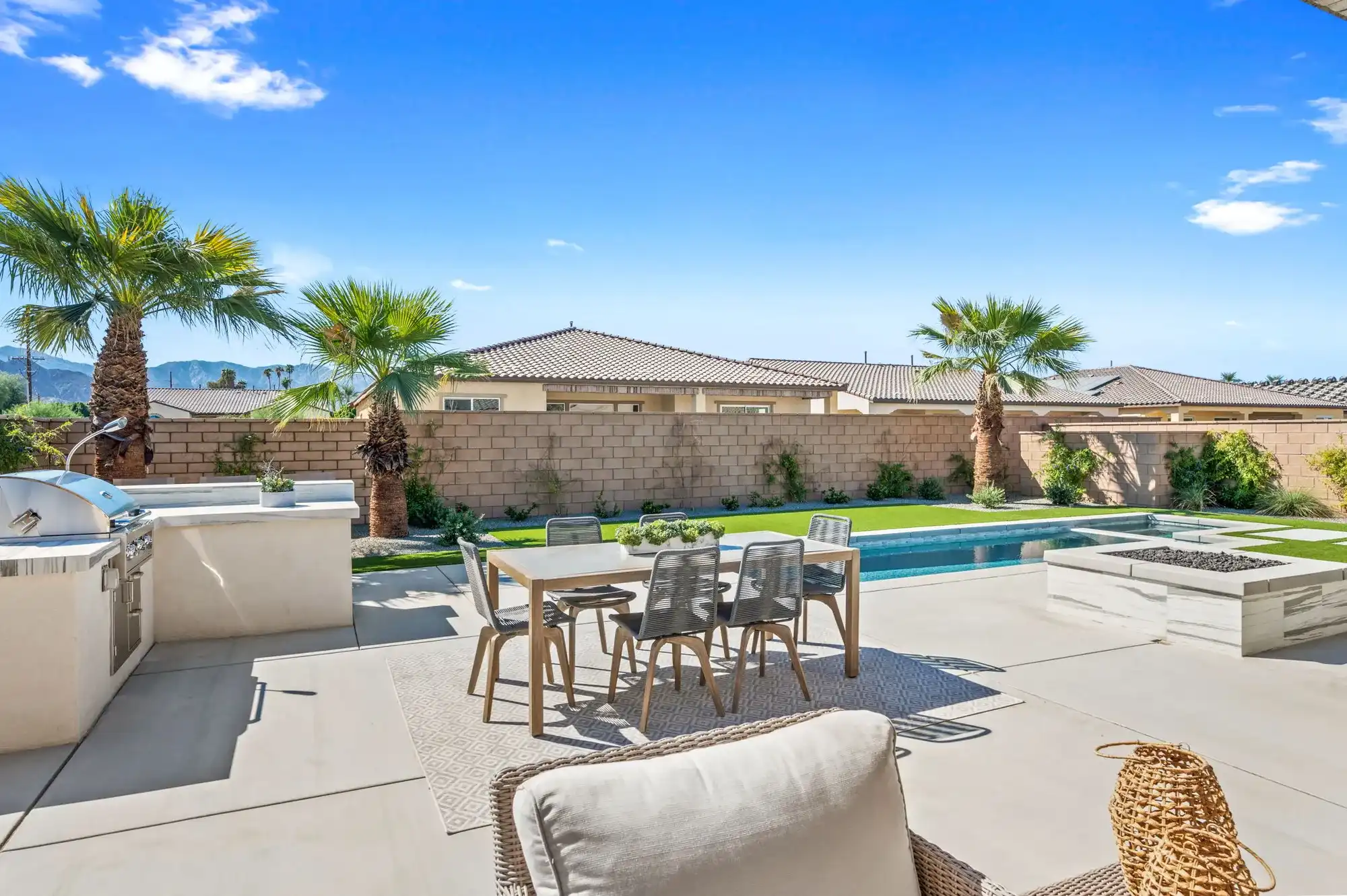 plan-one-the-hailey_backyard-dining-table-grill