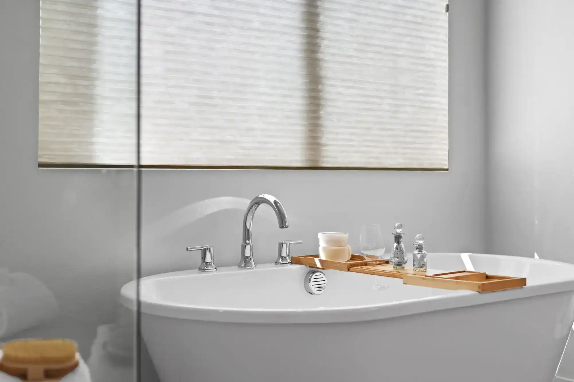 plan-three-the-tiffany_master-bathroom-tub-02